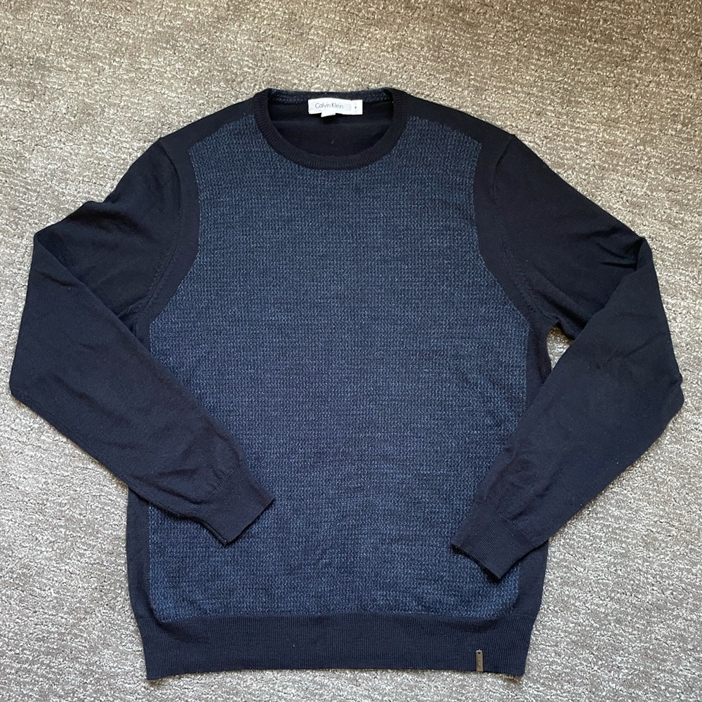 Men’s Calvin Klein Sweater - Medium